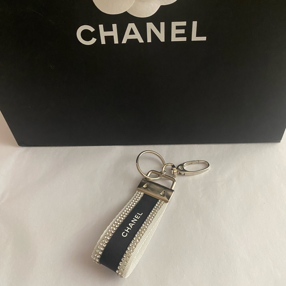 Black and Silver Keychain - Picture 4 of 6